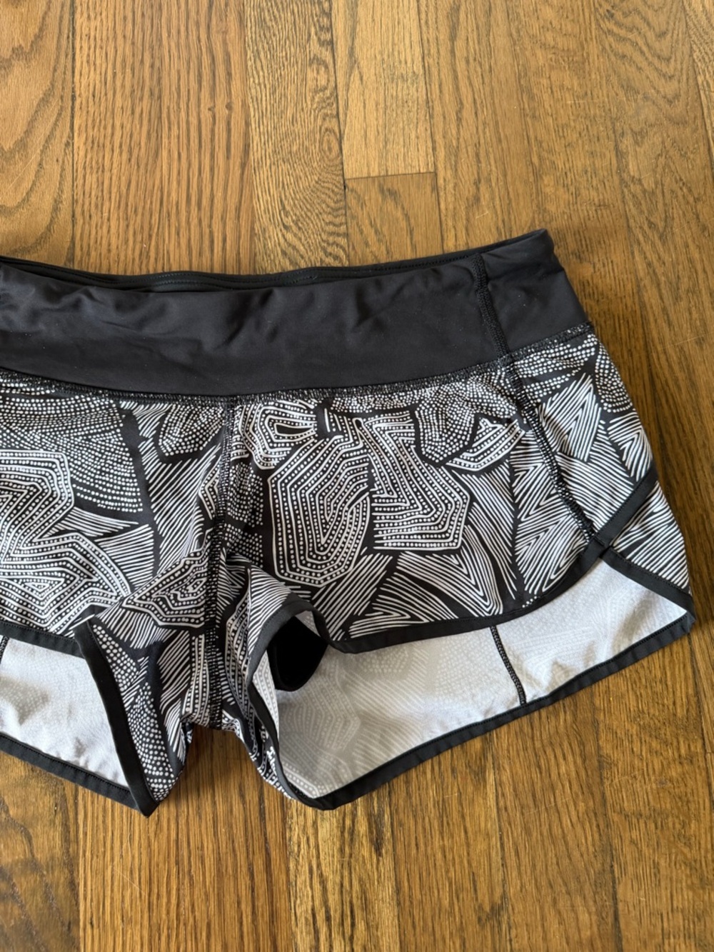Lululemon Women’s Speed Short In Dottie Tribe White Black /Black Size 6 - Picture 4 of 14